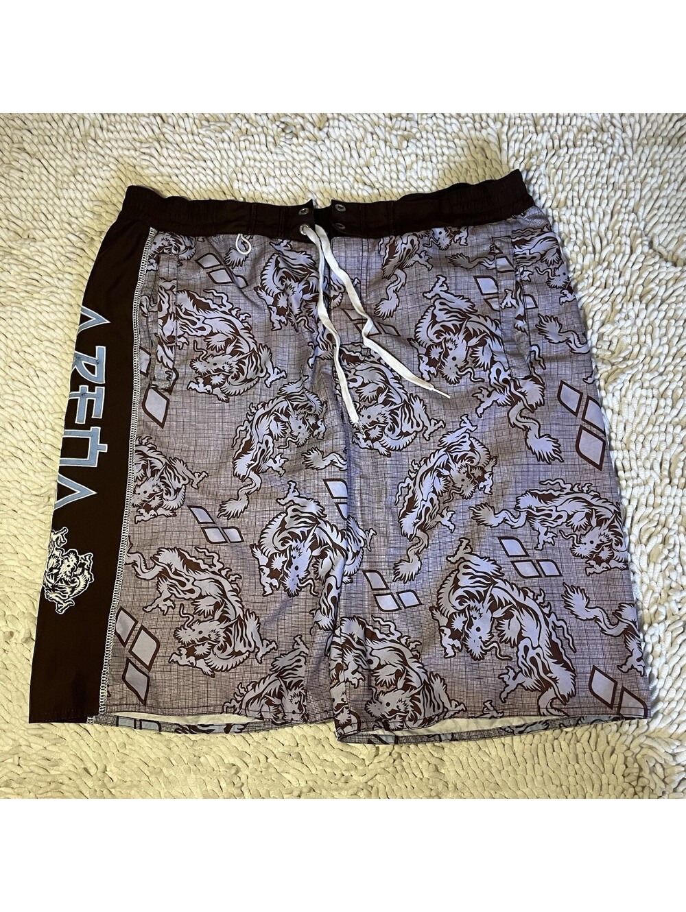 ARENA Mens Dragon Spellout Board Shorts Lined Sz Medium M Pockets Print